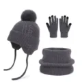 Donkergrijze gebreide winterset voor kinderen met pomponmuts, nekwarmer en touchscreenhandschoenen - 3-delige set / donkergrijs