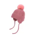 Roze gebreide wintermuts voor kinderen met pompon, kabelpatroon, warme oorflappen en strikbandjes - Alleen Muts / Rozerood