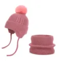 Zachte warme roze gebreide winterset voor kinderen met pomponmuts en geribde colsjaal - 2-delige set / Rozerood