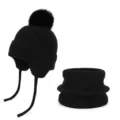 Zwarte gebreide set voor kinderen met muts met pompon, oorflappen, strikbanden en colsjaal - 2-delige set / Zwart