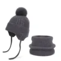 Donkergrijze winterset voor kinderen met kabelgebreide muts met pompon en geribde nekwarmer - 2-delige set / donkergrijs