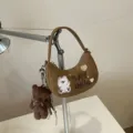 Sac demi-lune marron en suédine, brodé d’un ours et de cœurs, avec un pendentif ours en peluche - Avec Pendentif / Marron