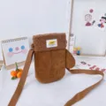 Petit sac bandoulière marron en velours côtelé, rabat pelucheux, sangle réglable et forme ludique - Patchwork en Velours Côtelé Brun (HP422) / Marron