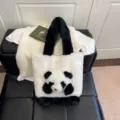 Sac cabas blanc en peluche, avec longues anses noires douces et décoration panda en relief - Noir