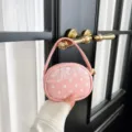 Petit sac rond rose en PU à pois blancs, avec dentelle et petite poignée supérieure - Rose