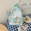 Sac à dos enfant en tissu patchwork bleu aqua, avec motifs d’ours et d’étoiles, vu de face - Chat