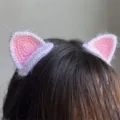 Barrette à oreilles de chat crochetées, roses et blanches, portée sur la tête vue de dos - 1 Paire/Pack / Rose Blanc