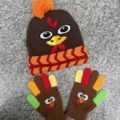 Ensemble enfant bonnet tricoté brun à motif de dinde, pompon orange et gants assortis multicolores - Adulte 56-59 / Chapeau de Dinde + Une Paire de Gants