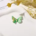 Groene iriserende vlinderdecoratie met een gele edelsteen, op een witte keramische schaal - 1 Stuk/Verpakking / Geelgroen