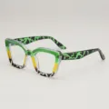 Lunettes œil-de-chat à monture verte, jaune et motif léopard, verres clairs, vues de biais - Monture Vert Verre Transparent