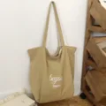 Amplio bolso tote de nailon caqui, con asas largas para el hombro y texto blanco “beyou merci” - 46*14*37 / Caqui