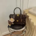 Mit Anhänger / Kaffeebraun