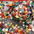 Bunter Kies / 100g (0.7-1.3cm)