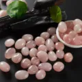 Rosenquarz / 100g (2-3cm)