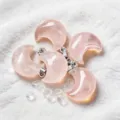 Pendentif Lune en Quartz Rose