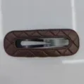 Hohle Geprägte Quadratische BB Spange / Dunkelbraun