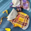Manteau chaud à carreaux pour animal, avec capuche grise et liens, présenté en jaune et violet - XS / Manteau en Coton Jaune