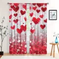 Cortinas de dos paneles con corazones rojos, degradado blanco y gris y detalles brillantes - 55x150cm (Par) / CL-001