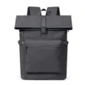 Zaino grigio roll-top con tasca frontale con zip e cinghia regolabile con fibbia, vista frontale - sotto i 20L / Grigio scuro