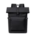 Zaino nero con patta, tasca frontale con zip e fibbie laterali regolabili, vista frontale - sotto i 20L / Nero