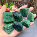 Pietra Grezza di Rubino in Zoisite / Confezione da 100g (1-2cm)