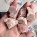 Opale rosa grezzo / Confezione da 100g (3-5cm)