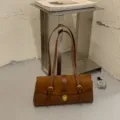 Ohne Anhänger / Braun