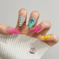 Estilo de Estrella Cruzada (Z055) / 24 Pcs/Caja (Con Pegamento de Gelatina + Lima de Uñas) / Contraste Multicolor