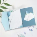 Puderblau (Dreifach gefaltet)