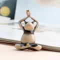Grenouille Assise en Pose de Yoga
