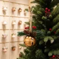 Bell with Pine Cone Style / Gold