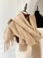 Khaki Punktmuster