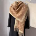Aprikosenbeige