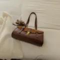 Mit Anhänger / Braun