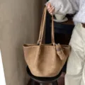 Con Colgante / Marrón