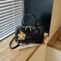Black With Pendant / 19x10x12cm