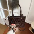 Mit Anhänger / Leopardenprint
