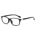 Schwarze eckige Blaulichtfilterbrille mit klaren Gläsern und Metalldetails, schräg präsentiert - Matt Schwarz