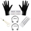 Vista plana de guantes negros, toallitas con alcohol, pinza, agujas y aros de herradura de 8 mm - Grupo de Herramientas de Anillo de Herradura / Juego de 9 Piezas (14G Estilo A)