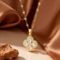 White Rhinestone Four-Leaf Clover Pendant (X09146) / Gold