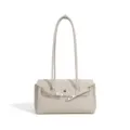 Bolso de mano color marfil de piel granulada, con asas largas y cierre giratorio plateado - Blanco Roto
