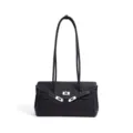 Bolso negro de hombro en cuero granulado, con solapa, correa larga y herrajes plateados - Negro