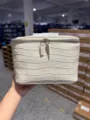 23x14x15cm / Blanco patrón cocodrilo