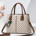Beige Gecombineerd met Zwart / Khaki