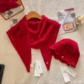 Tweeledige Set (Driehoekige Sjaal en Muts) / Wijnrood