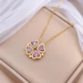 Goldfarbene Kleeblatt-Halskette mit violetten Steinen und weißen Pavé-Akzenten in einer Schmuckbox - Gold Lila (X2961) / Gold + Lila