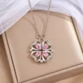 Silberfarbene Kleeblattkette mit rosa Tropfensteinen und funkelnden Akzenten in einer Schmuckbox - Stahl Rosa (X3102) / Stahl und Rosa