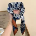 Lichtblauw Paisley Bloemen