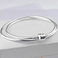 Klassieke zilveren dubbele slangenarmband met bolvormige sluiting in een luxe doos - Zilver