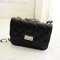 Mini bolso bandolera negro acolchado con cadena plateada y cierre de giro - Negro